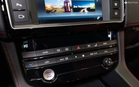 Jaguar F-Pace, 2016 год, 3 650 000 рублей, 18 фотография