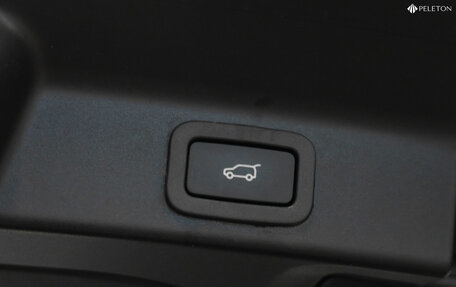 Jaguar F-Pace, 2016 год, 3 650 000 рублей, 22 фотография