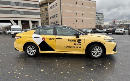 Toyota Camry, 2018 год, 1 350 000 рублей, 3 фотография