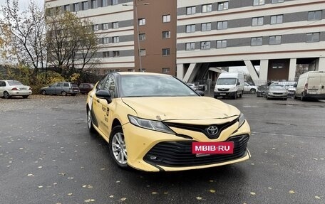 Toyota Camry, 2018 год, 1 350 000 рублей, 2 фотография
