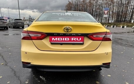 Toyota Camry, 2018 год, 1 350 000 рублей, 7 фотография