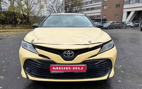 Toyota Camry, 2018 год, 1 350 000 рублей, 6 фотография