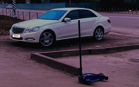 Mercedes-Benz E-Класс, 2012 год, 1 500 000 рублей, 2 фотография