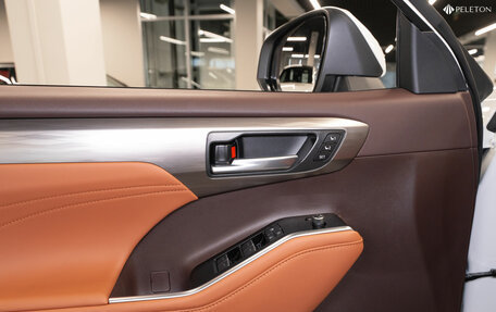 Toyota Highlander, 2025 год, 6 250 000 рублей, 23 фотография