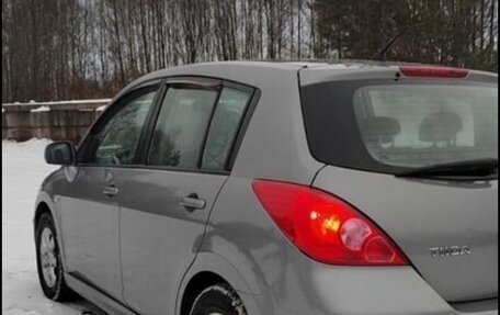 Nissan Tiida, 2010 год, 700 000 рублей, 3 фотография