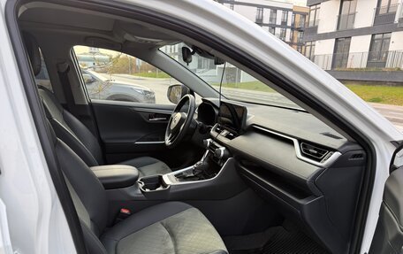 Toyota RAV4, 2023 год, 3 800 000 рублей, 8 фотография