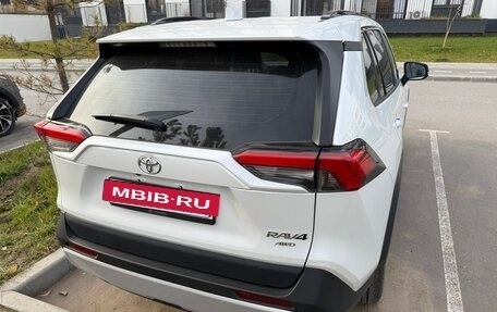 Toyota RAV4, 2023 год, 3 800 000 рублей, 4 фотография