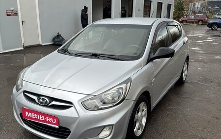 Hyundai Solaris II рестайлинг, 2011 год, 690 000 рублей, 1 фотография