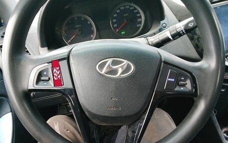 Hyundai Solaris II рестайлинг, 2015 год, 580 000 рублей, 5 фотография