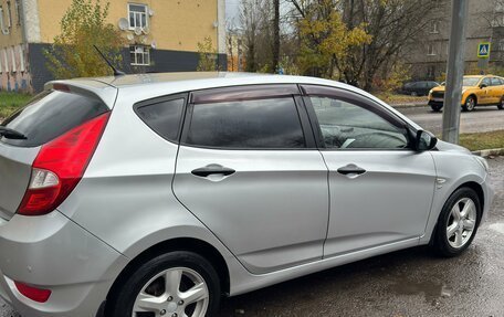 Hyundai Solaris II рестайлинг, 2011 год, 690 000 рублей, 4 фотография