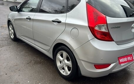 Hyundai Solaris II рестайлинг, 2011 год, 690 000 рублей, 3 фотография