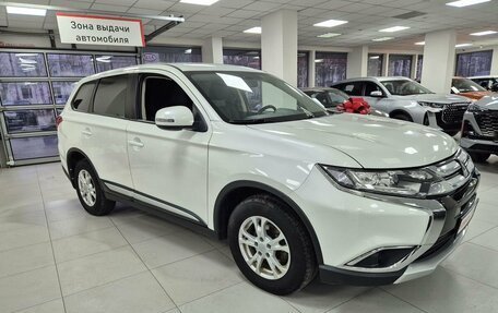 Mitsubishi Outlander III рестайлинг 3, 2017 год, 1 599 000 рублей, 3 фотография