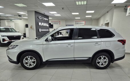 Mitsubishi Outlander III рестайлинг 3, 2017 год, 1 599 000 рублей, 9 фотография