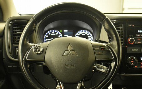 Mitsubishi Outlander III рестайлинг 3, 2017 год, 1 599 000 рублей, 10 фотография