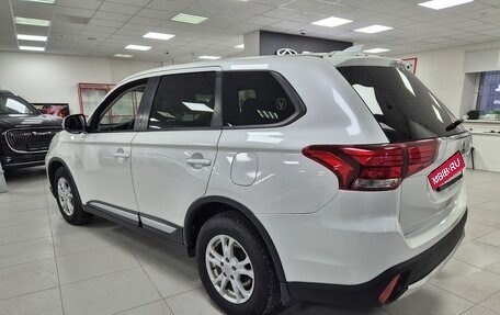 Mitsubishi Outlander III рестайлинг 3, 2017 год, 1 599 000 рублей, 8 фотография