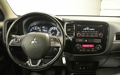 Mitsubishi Outlander III рестайлинг 3, 2017 год, 1 599 000 рублей, 11 фотография