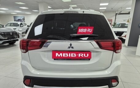 Mitsubishi Outlander III рестайлинг 3, 2017 год, 1 599 000 рублей, 6 фотография