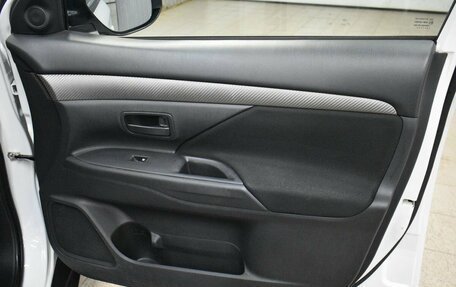 Mitsubishi Outlander III рестайлинг 3, 2017 год, 1 599 000 рублей, 17 фотография