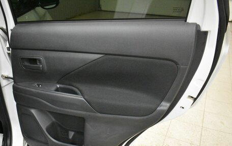 Mitsubishi Outlander III рестайлинг 3, 2017 год, 1 599 000 рублей, 19 фотография