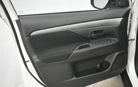 Mitsubishi Outlander III рестайлинг 3, 2017 год, 1 599 000 рублей, 13 фотография