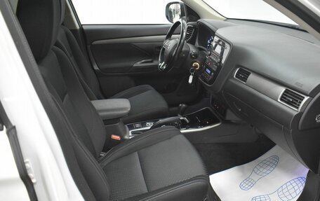 Mitsubishi Outlander III рестайлинг 3, 2017 год, 1 599 000 рублей, 18 фотография