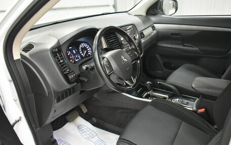 Mitsubishi Outlander III рестайлинг 3, 2017 год, 1 599 000 рублей, 15 фотография