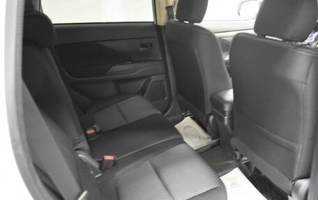 Mitsubishi Outlander III рестайлинг 3, 2017 год, 1 599 000 рублей, 20 фотография