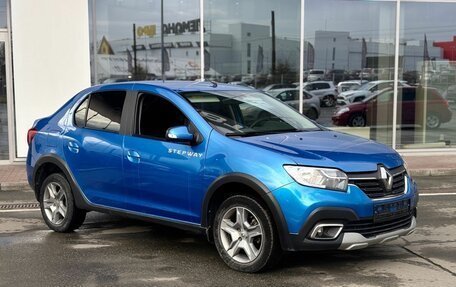 Renault Logan II, 2018 год, 1 040 000 рублей, 2 фотография