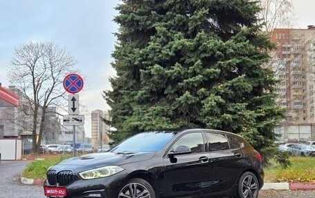 BMW 1 серия, 2020 год, 2 600 000 рублей, 1 фотография
