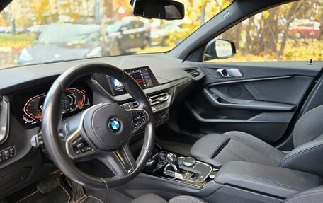 BMW 1 серия, 2020 год, 2 600 000 рублей, 9 фотография