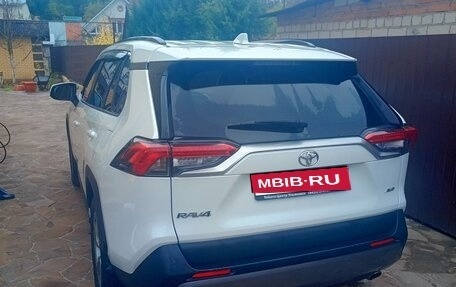 Toyota RAV4, 2021 год, 3 200 000 рублей, 1 фотография