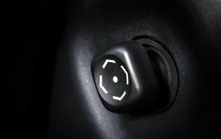 Toyota Land Cruiser Prado 150 рестайлинг 2, 2014 год, 2 449 000 рублей, 29 фотография