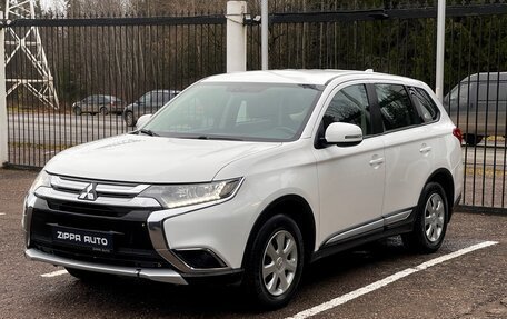 Mitsubishi Outlander III рестайлинг 3, 2017 год, 1 969 000 рублей, 3 фотография