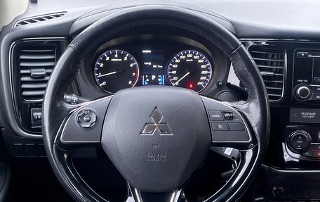 Mitsubishi Outlander III рестайлинг 3, 2017 год, 1 969 000 рублей, 13 фотография