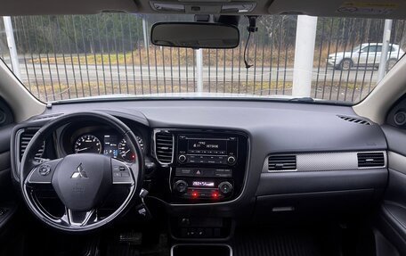 Mitsubishi Outlander III рестайлинг 3, 2017 год, 1 969 000 рублей, 11 фотография