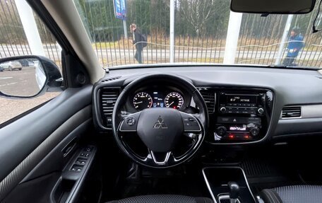 Mitsubishi Outlander III рестайлинг 3, 2017 год, 1 969 000 рублей, 12 фотография