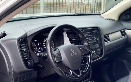 Mitsubishi Outlander III рестайлинг 3, 2017 год, 1 969 000 рублей, 9 фотография