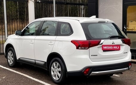 Mitsubishi Outlander III рестайлинг 3, 2017 год, 1 969 000 рублей, 7 фотография