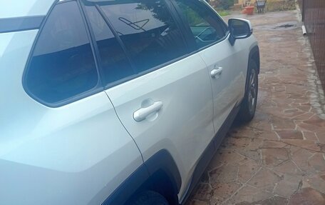 Toyota RAV4, 2021 год, 3 200 000 рублей, 4 фотография