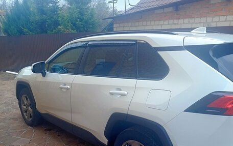 Toyota RAV4, 2021 год, 3 200 000 рублей, 2 фотография