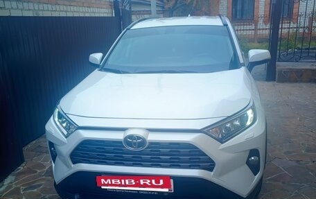 Toyota RAV4, 2021 год, 3 200 000 рублей, 5 фотография