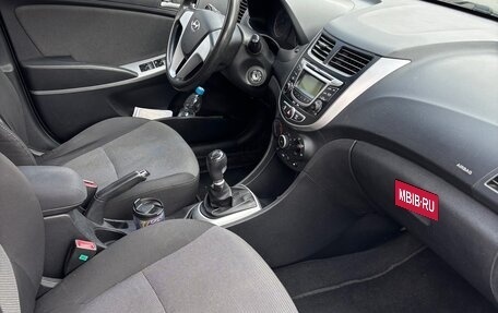 Hyundai Solaris II рестайлинг, 2012 год, 800 000 рублей, 10 фотография