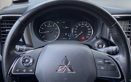 Mitsubishi Outlander III рестайлинг 3, 2017 год, 2 320 000 рублей, 11 фотография