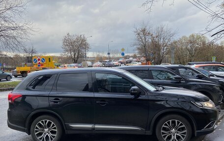 Mitsubishi Outlander III рестайлинг 3, 2017 год, 2 320 000 рублей, 2 фотография