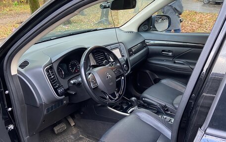 Mitsubishi Outlander III рестайлинг 3, 2017 год, 2 320 000 рублей, 7 фотография