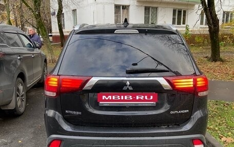 Mitsubishi Outlander III рестайлинг 3, 2017 год, 2 320 000 рублей, 4 фотография