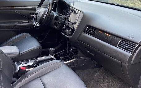 Mitsubishi Outlander III рестайлинг 3, 2017 год, 2 320 000 рублей, 16 фотография