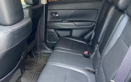 Mitsubishi Outlander III рестайлинг 3, 2017 год, 2 320 000 рублей, 19 фотография