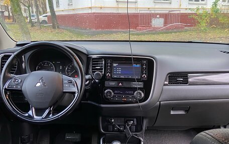 Mitsubishi Outlander III рестайлинг 3, 2017 год, 2 320 000 рублей, 17 фотография