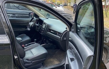 Mitsubishi Outlander III рестайлинг 3, 2017 год, 2 320 000 рублей, 15 фотография